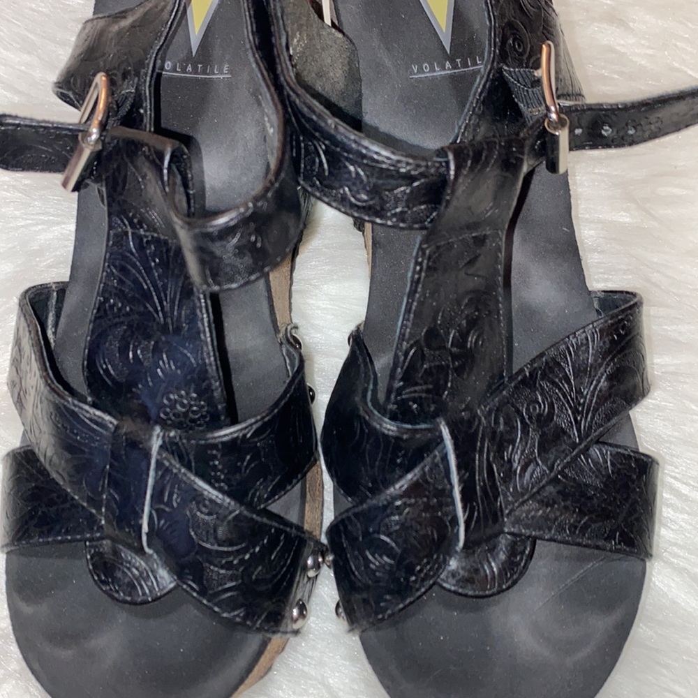 Volatile wedge sandals - Picture 2 of 5